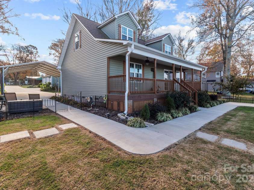 270 Yachtman Drive, Salisbury, NC 28146.  MLS# CAR4203745, YatesRealty ID 2773. 