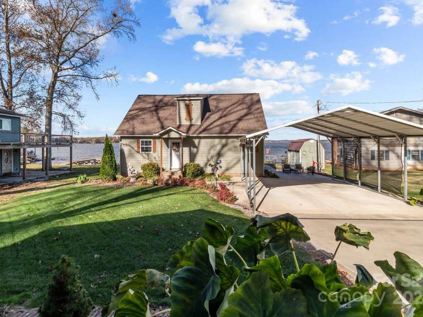 270 Yachtman Drive, Salisbury, NC 28146.  MLS# CAR4203745, YatesRealty ID 2773. 