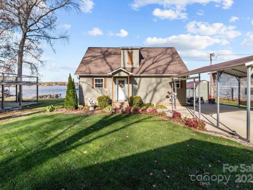 270 Yachtman Drive, Salisbury, NC 28146.  MLS# CAR4203745, YatesRealty ID 2773. 