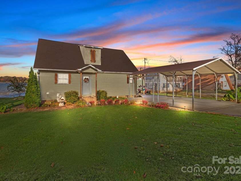 270 Yachtman Drive, Salisbury, NC 28146.  MLS# CAR4203745, YatesRealty ID 2773. 