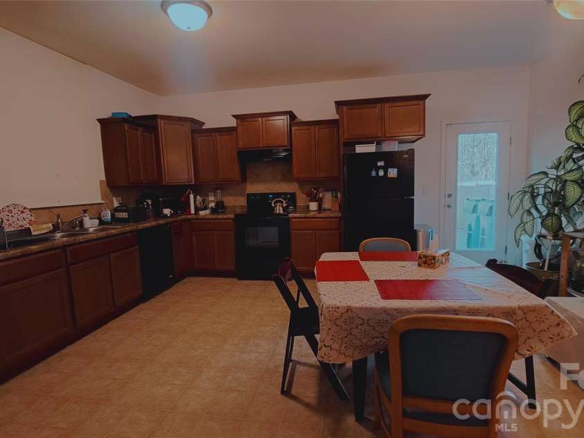 7736 Ponderosa Pine Lane, Charlotte, NC 28215.  MLS# CAR4338562, YatesRealty ID 2773. 