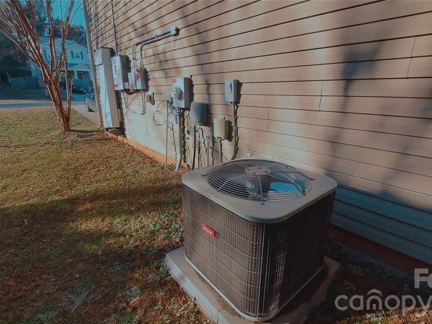 7736 Ponderosa Pine Lane, Charlotte, NC 28215.  MLS# CAR4338562, YatesRealty ID 2773. 