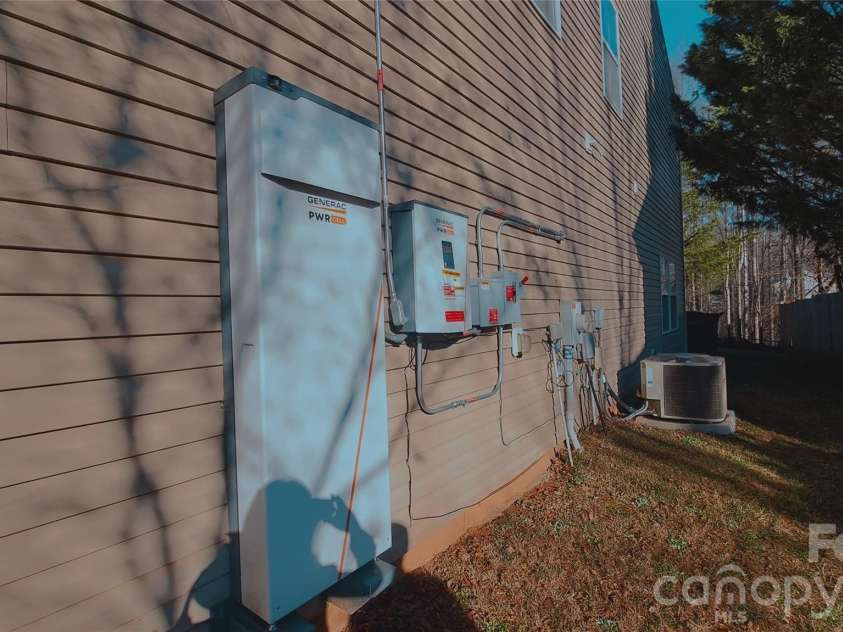 7736 Ponderosa Pine Lane, Charlotte, NC 28215.  MLS# CAR4338562, YatesRealty ID 2773. 