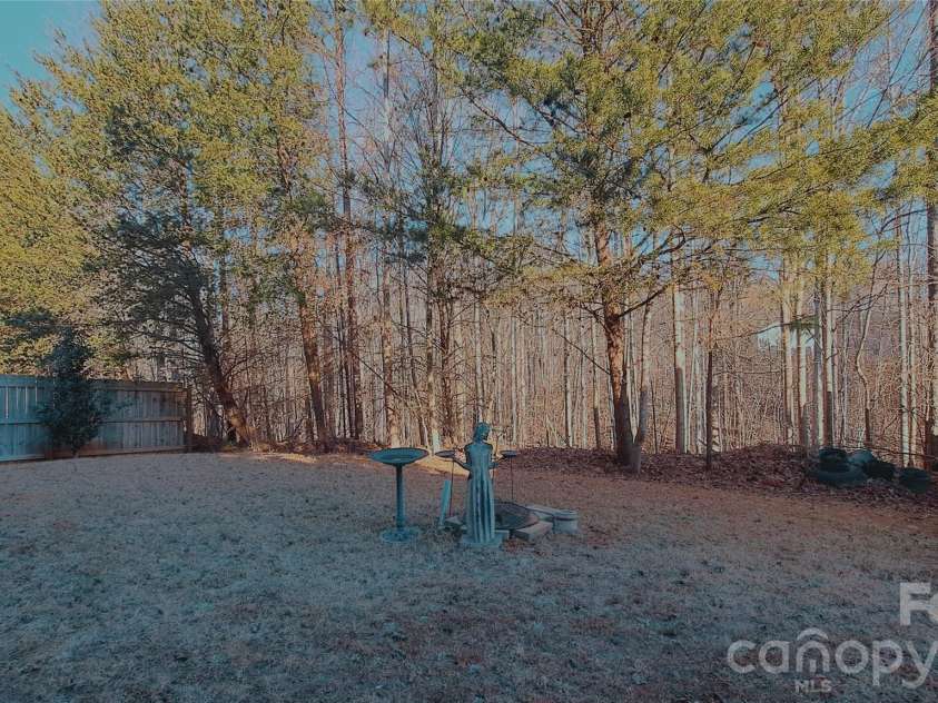 7736 Ponderosa Pine Lane, Charlotte, NC 28215.  MLS# CAR4338562, YatesRealty ID 2773. 