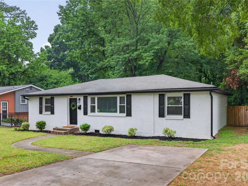 3541 Delgany Drive, Charlotte, NC 28215.  MLS# CAR4385935, YatesRealty ID 27730. 