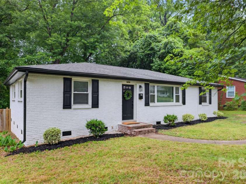 3541 Delgany Drive, Charlotte, NC 28215.  MLS# CAR4385935, YatesRealty ID 27730. 