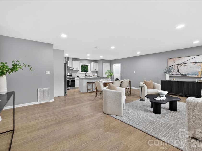 3541 Delgany Drive, Charlotte, NC 28215.  MLS# CAR4385935, YatesRealty ID 27730. 