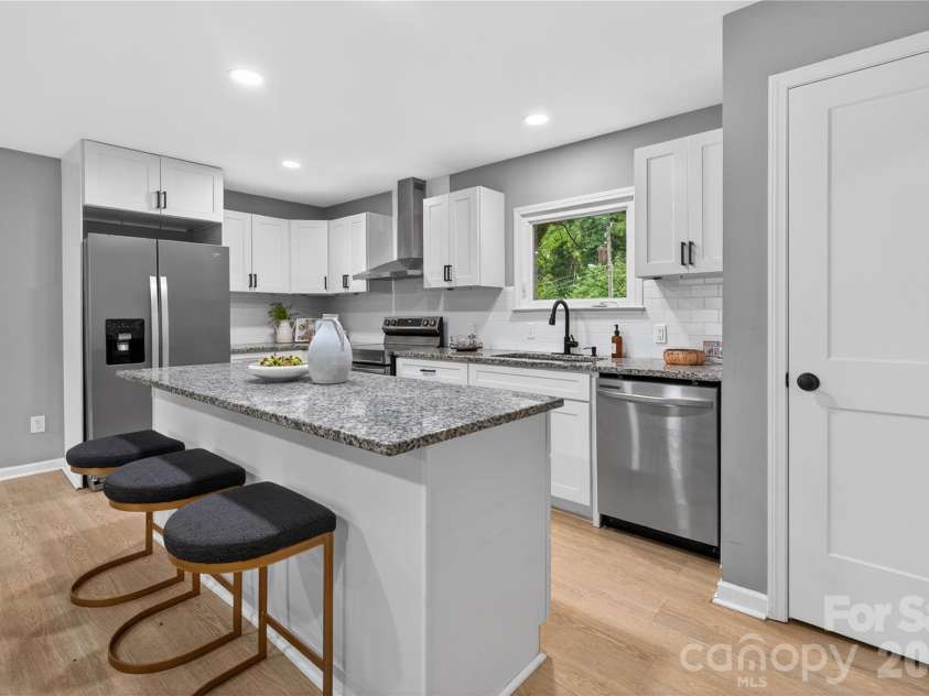 3541 Delgany Drive, Charlotte, NC 28215.  MLS# CAR4385935, YatesRealty ID 27730. 