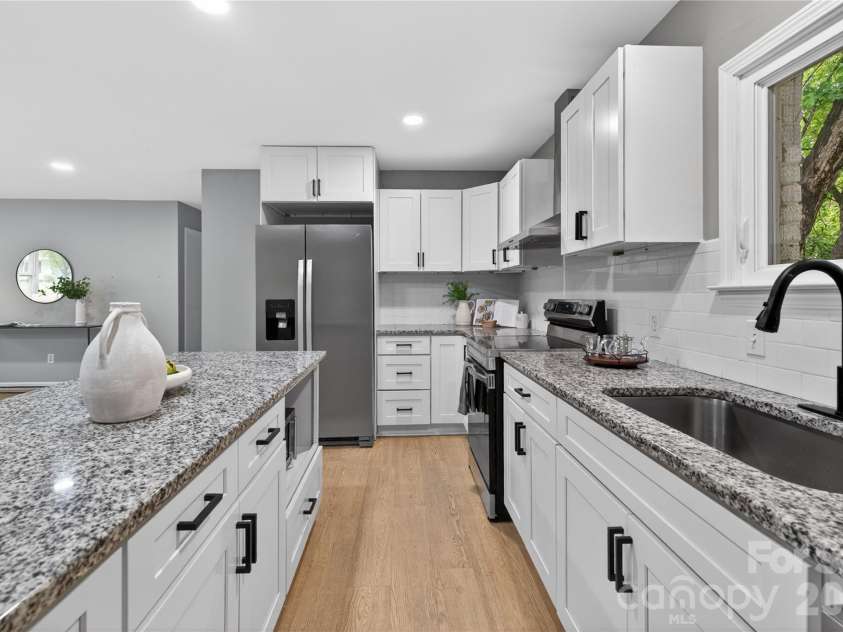 3541 Delgany Drive, Charlotte, NC 28215.  MLS# CAR4385935, YatesRealty ID 27730. 