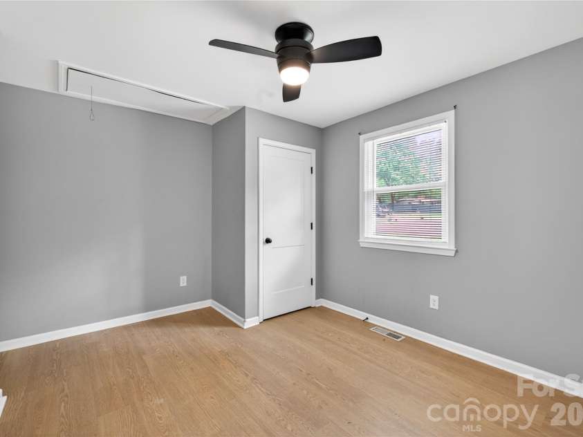 3541 Delgany Drive, Charlotte, NC 28215.  MLS# CAR4385935, YatesRealty ID 27730. 