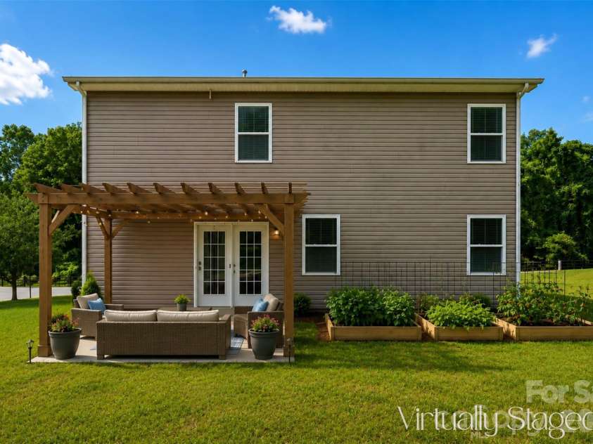 222 Flanders Drive, Mooresville, NC 28117.  MLS# CAR4386928, YatesRealty ID 27731. 