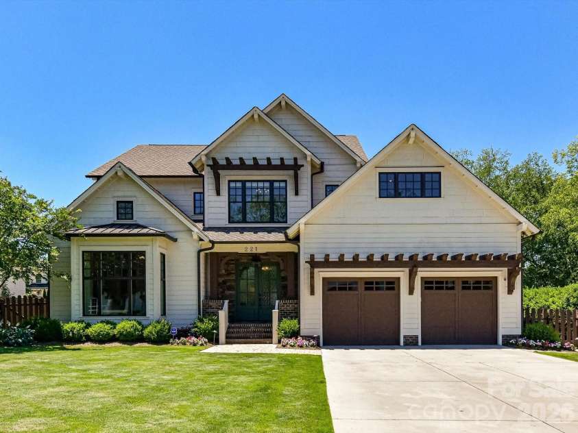 221 Anthony Circle, Charlotte, NC 28211.  MLS# CAR4389222, YatesRealty ID 27733. 