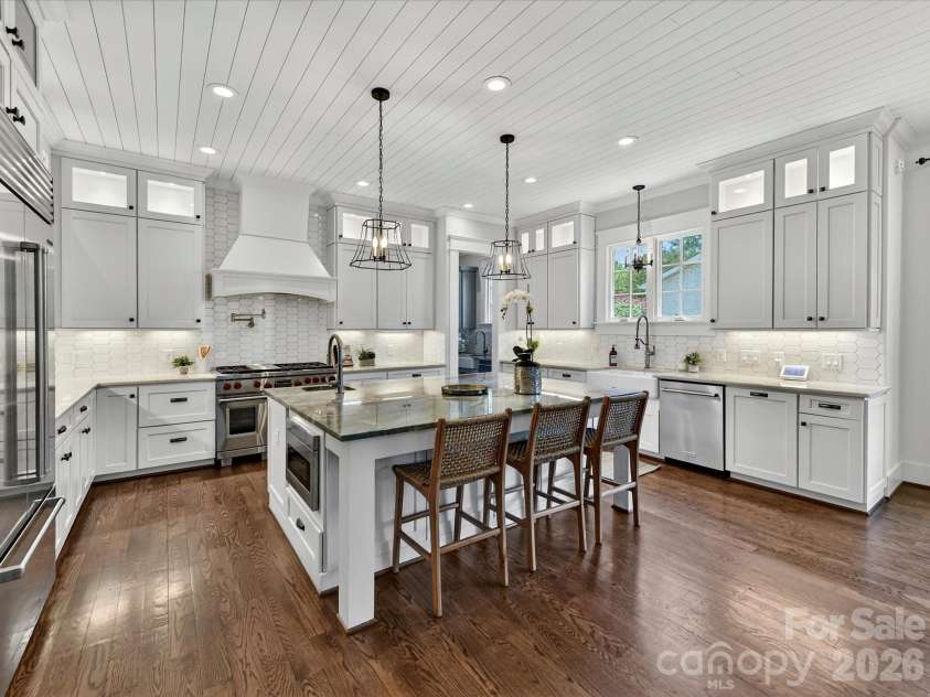 221 Anthony Circle, Charlotte, NC 28211.  MLS# CAR4389222, YatesRealty ID 27733. 