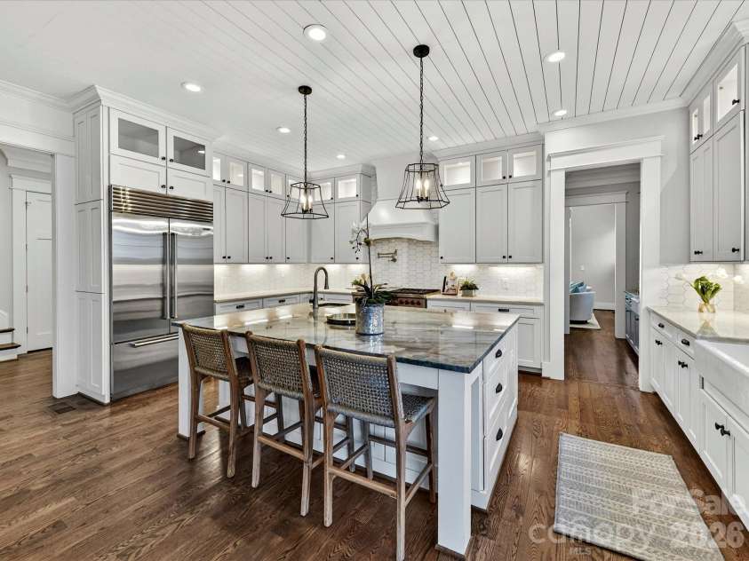 221 Anthony Circle, Charlotte, NC 28211.  MLS# CAR4389222, YatesRealty ID 27733. 