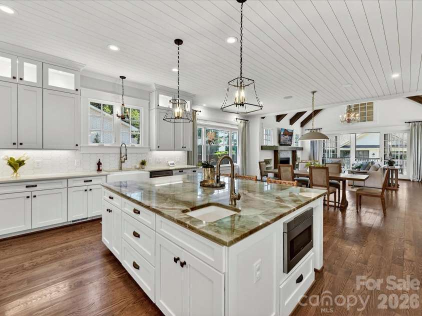 221 Anthony Circle, Charlotte, NC 28211.  MLS# CAR4389222, YatesRealty ID 27733. 
