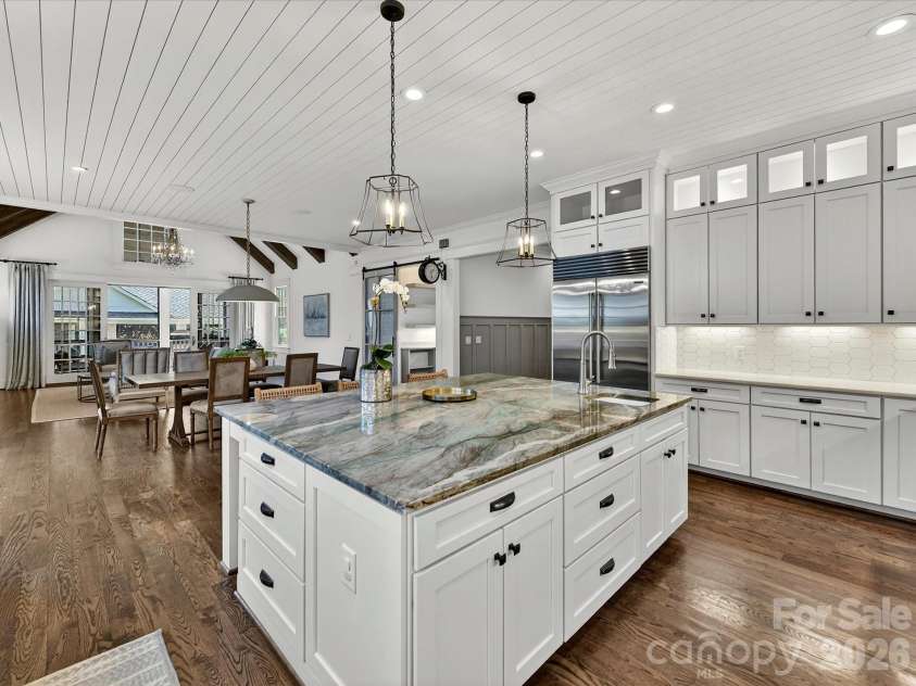 221 Anthony Circle, Charlotte, NC 28211.  MLS# CAR4389222, YatesRealty ID 27733. 