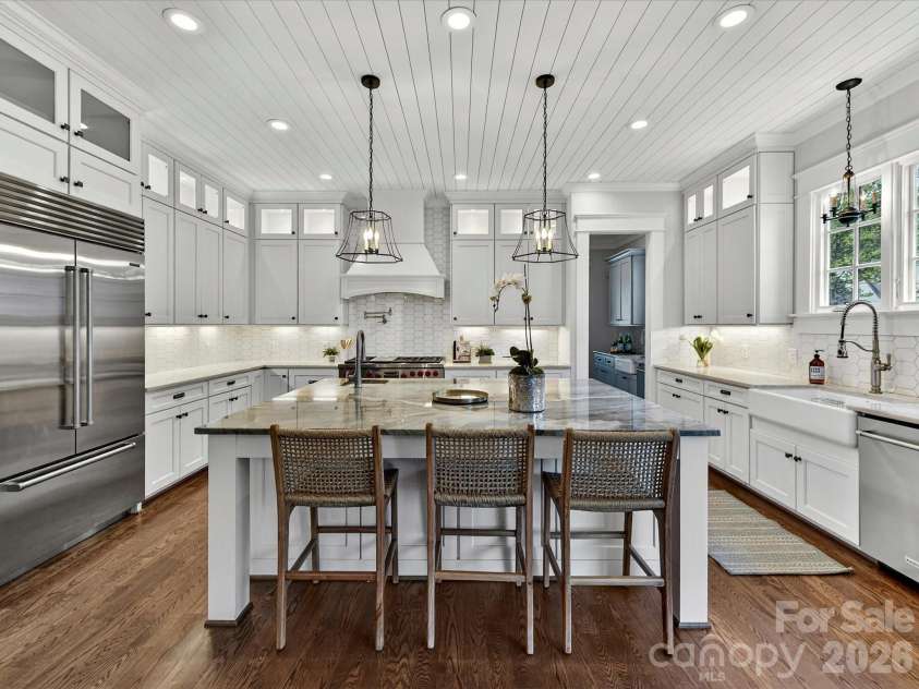 221 Anthony Circle, Charlotte, NC 28211.  MLS# CAR4389222, YatesRealty ID 27733. 