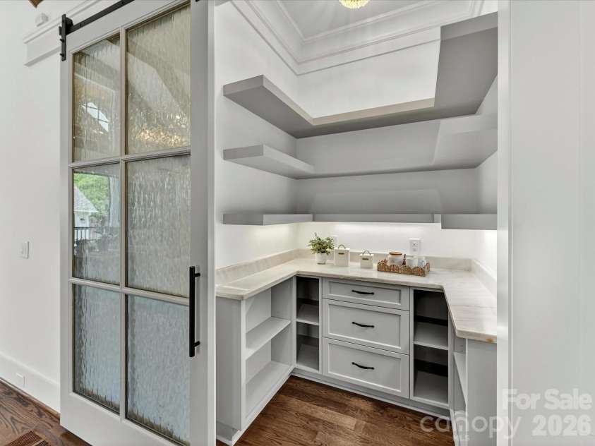 221 Anthony Circle, Charlotte, NC 28211.  MLS# CAR4389222, YatesRealty ID 27733. 