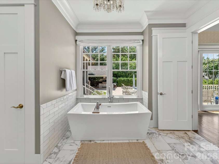 221 Anthony Circle, Charlotte, NC 28211.  MLS# CAR4389222, YatesRealty ID 27733. 