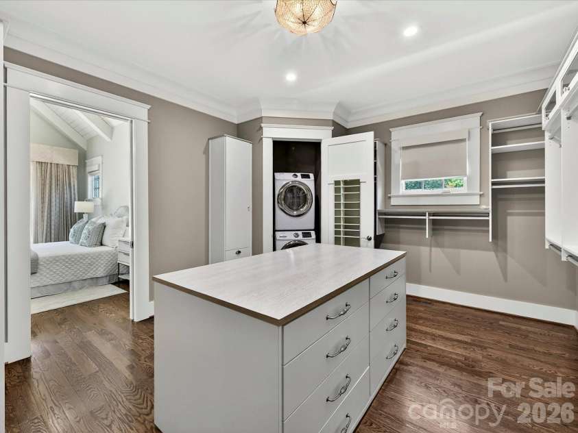 221 Anthony Circle, Charlotte, NC 28211.  MLS# CAR4389222, YatesRealty ID 27733. 