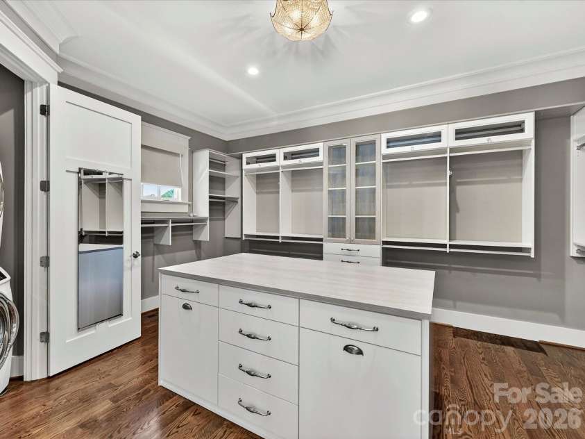 221 Anthony Circle, Charlotte, NC 28211.  MLS# CAR4389222, YatesRealty ID 27733. 