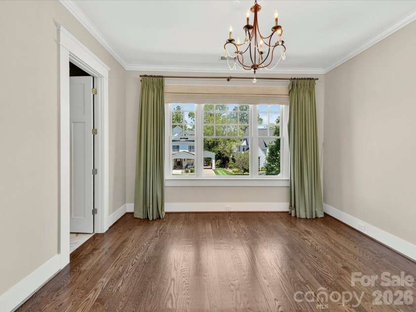 221 Anthony Circle, Charlotte, NC 28211.  MLS# CAR4389222, YatesRealty ID 27733. 