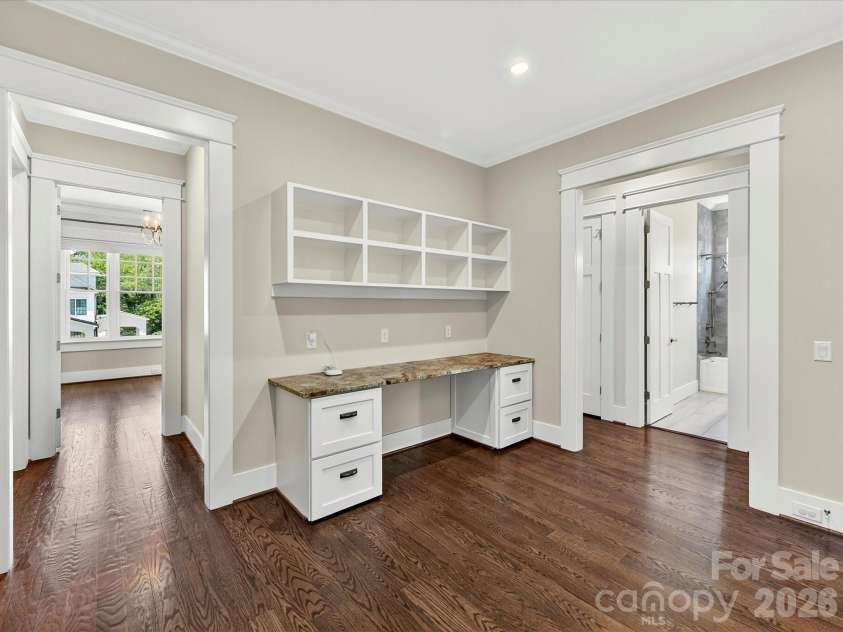 221 Anthony Circle, Charlotte, NC 28211.  MLS# CAR4389222, YatesRealty ID 27733. 