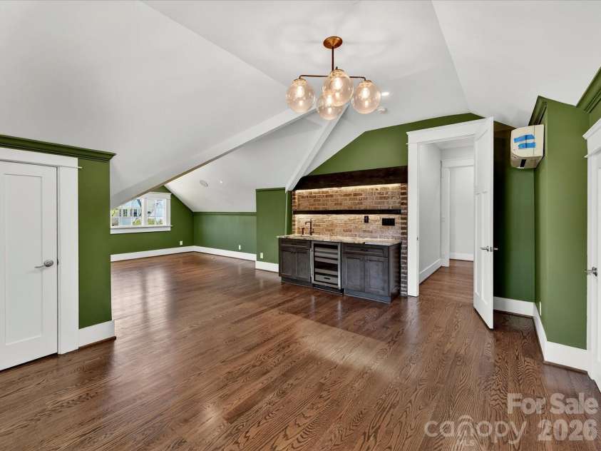 221 Anthony Circle, Charlotte, NC 28211.  MLS# CAR4389222, YatesRealty ID 27733. 