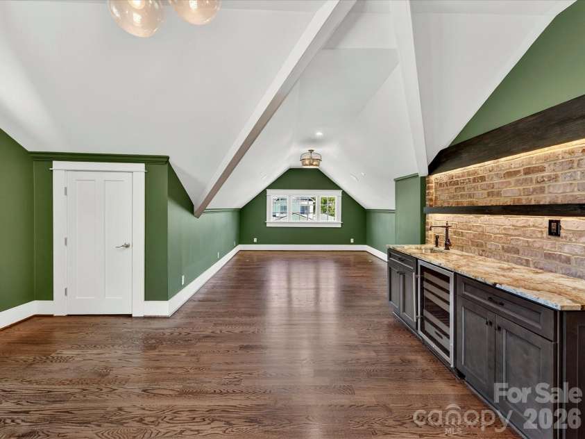 221 Anthony Circle, Charlotte, NC 28211.  MLS# CAR4389222, YatesRealty ID 27733. 