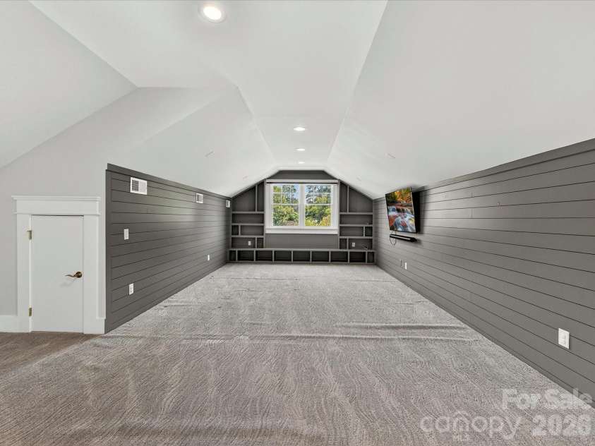 221 Anthony Circle, Charlotte, NC 28211.  MLS# CAR4389222, YatesRealty ID 27733. 