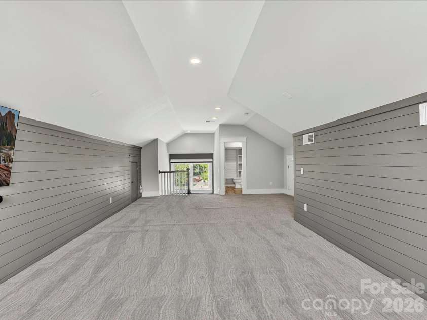 221 Anthony Circle, Charlotte, NC 28211.  MLS# CAR4389222, YatesRealty ID 27733. 