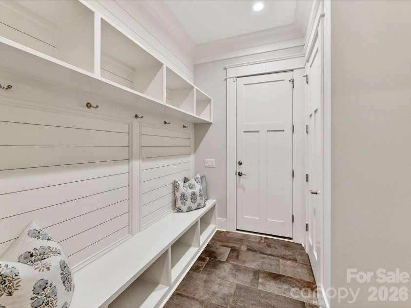 221 Anthony Circle, Charlotte, NC 28211.  MLS# CAR4389222, YatesRealty ID 27733. 