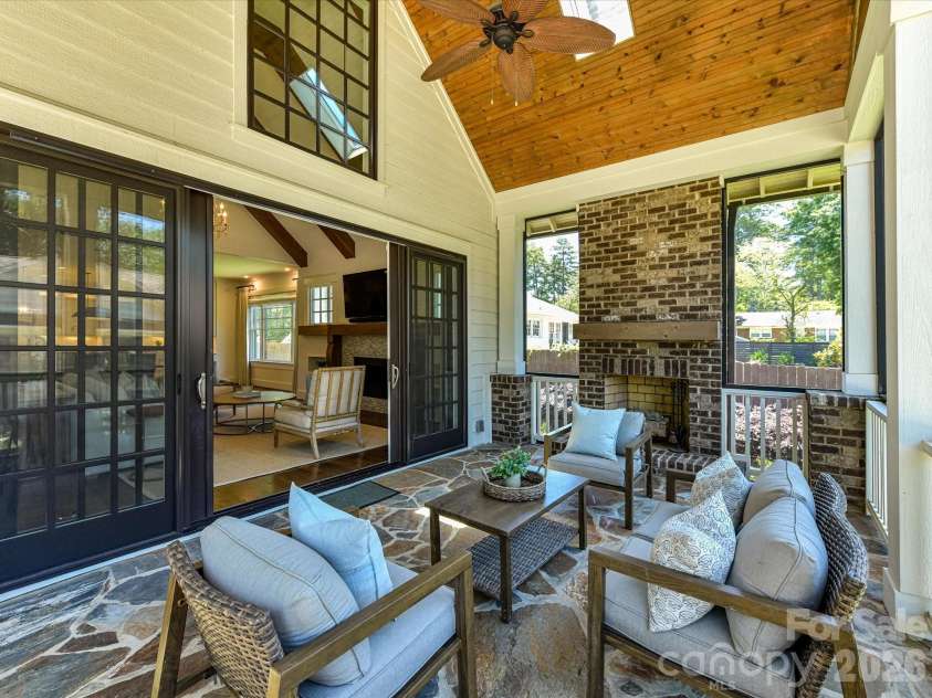 221 Anthony Circle, Charlotte, NC 28211.  MLS# CAR4389222, YatesRealty ID 27733. 