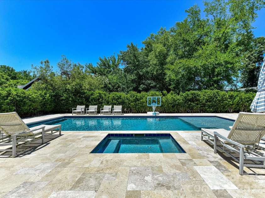 221 Anthony Circle, Charlotte, NC 28211.  MLS# CAR4389222, YatesRealty ID 27733. 