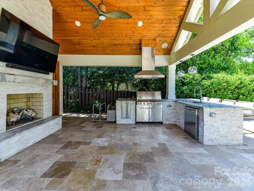 221 Anthony Circle, Charlotte, NC 28211.  MLS# CAR4389222, YatesRealty ID 27733. 