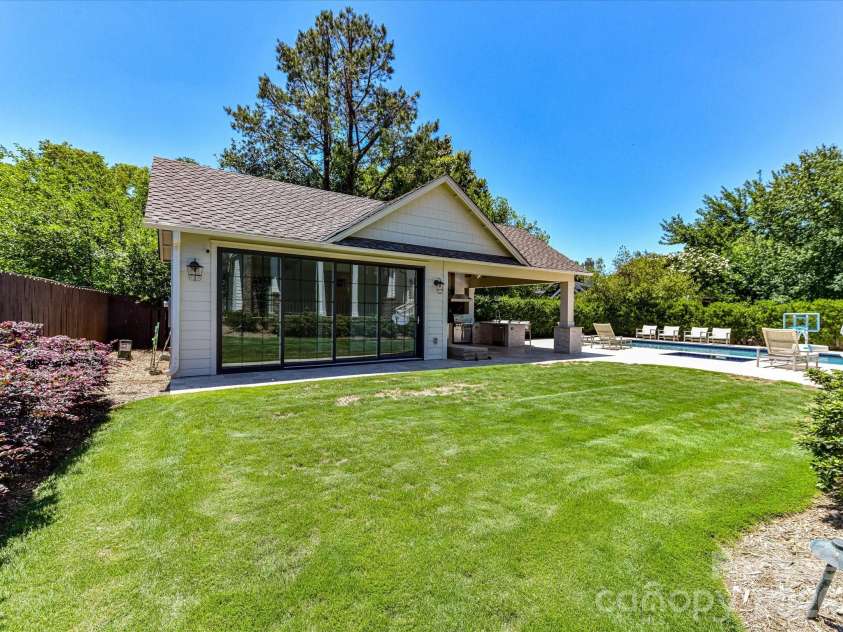 221 Anthony Circle, Charlotte, NC 28211.  MLS# CAR4389222, YatesRealty ID 27733. 
