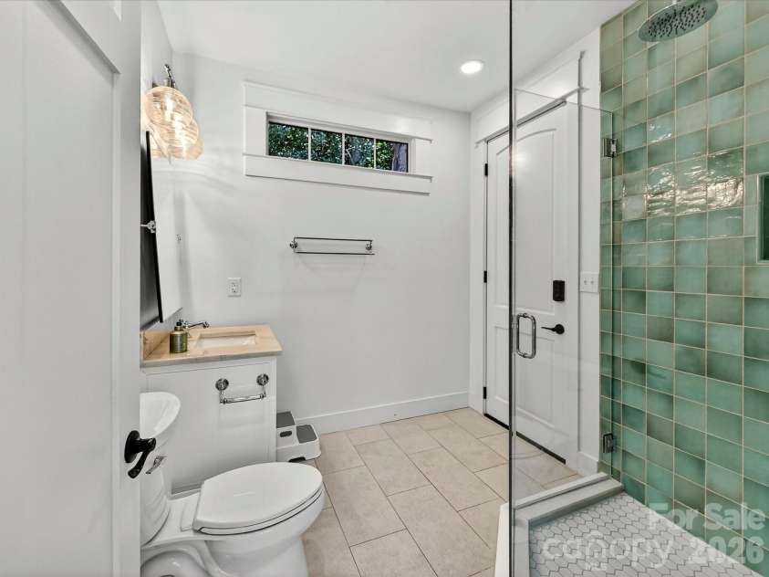 221 Anthony Circle, Charlotte, NC 28211.  MLS# CAR4389222, YatesRealty ID 27733. 