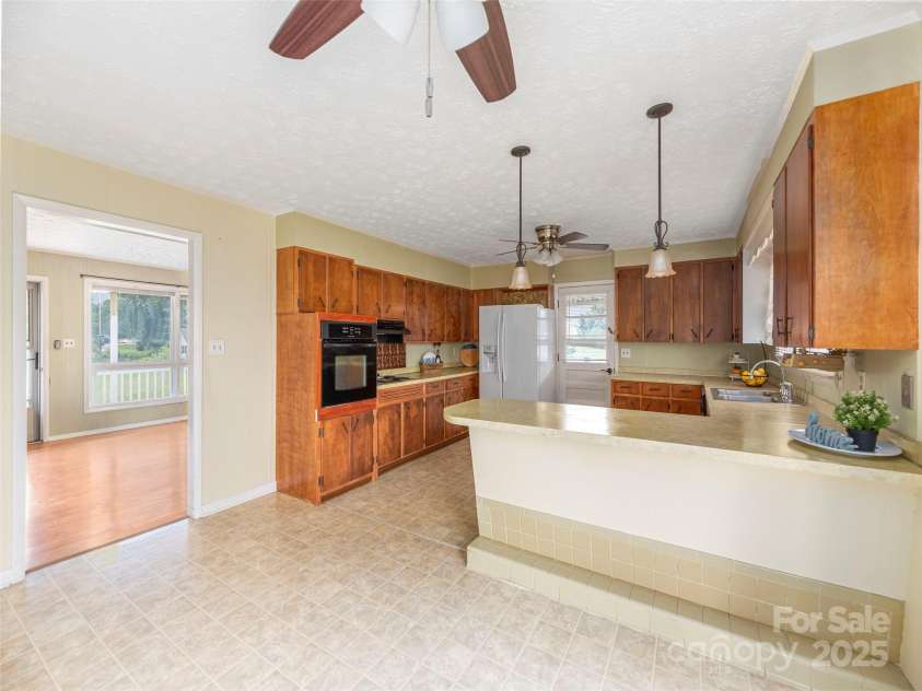 644 Canton Road, Canton, NC 28716.  MLS# CAR4281157, YatesRealty ID 27734. Dining Area
