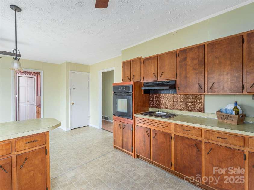 644 Canton Road, Canton, NC 28716.  MLS# CAR4281157, YatesRealty ID 27734. Kitchen with Breakfast Bar