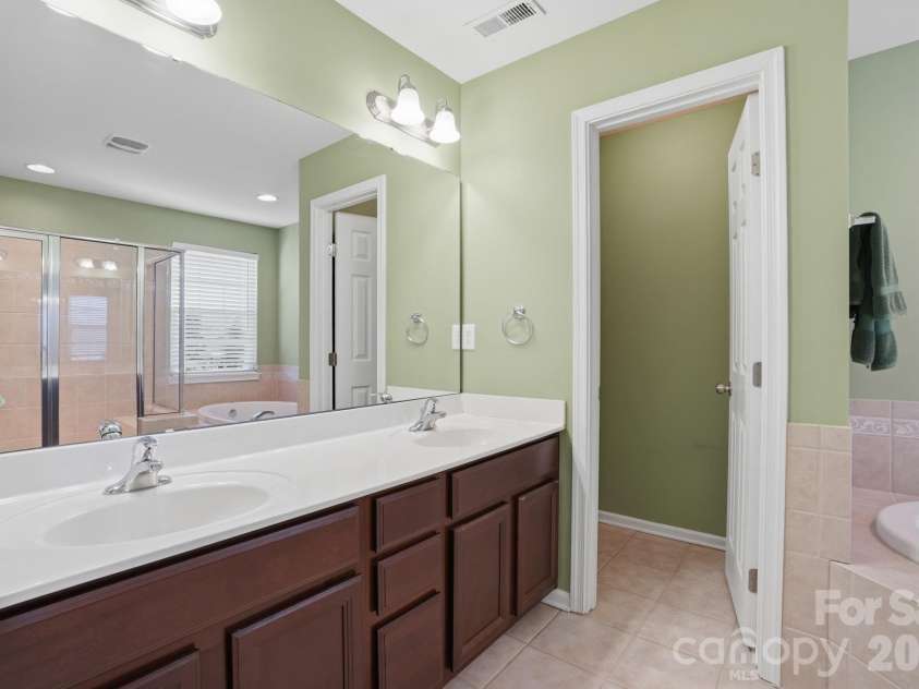 8157 Bridgegate Drive, Huntersville, NC 28078.  MLS# CAR4389686, YatesRealty ID 27734. 