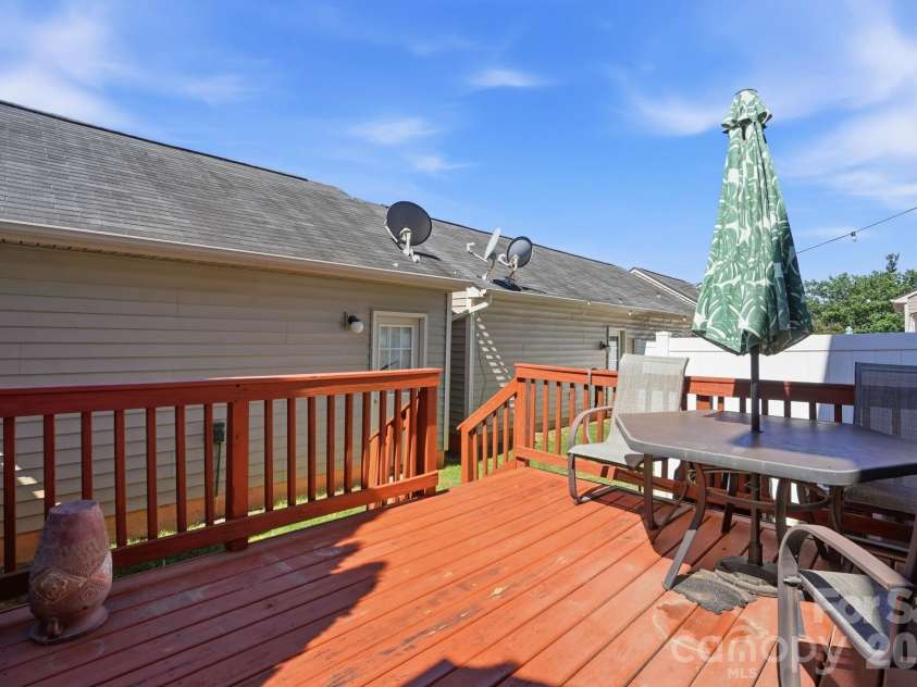 8157 Bridgegate Drive, Huntersville, NC 28078.  MLS# CAR4389686, YatesRealty ID 27734. 