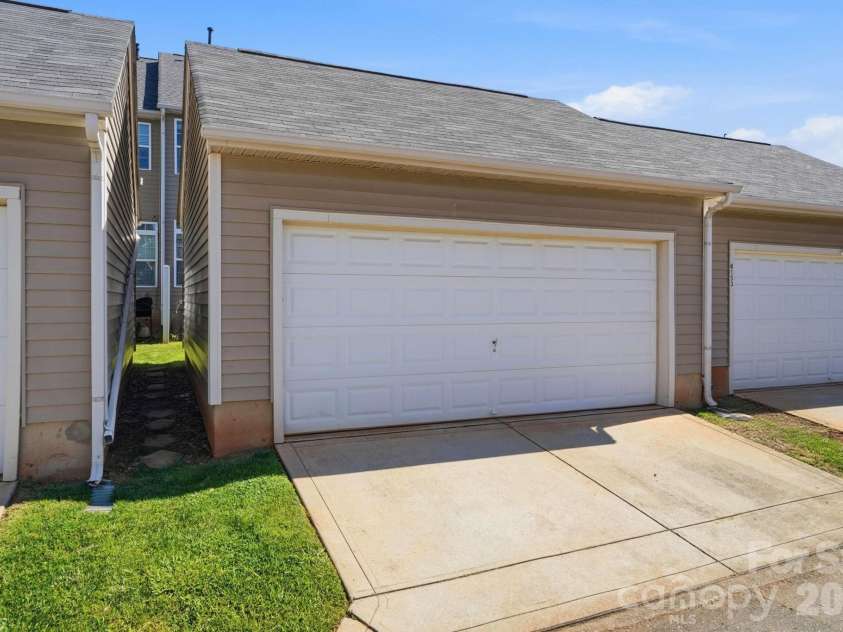 8157 Bridgegate Drive, Huntersville, NC 28078.  MLS# CAR4389686, YatesRealty ID 27734. 