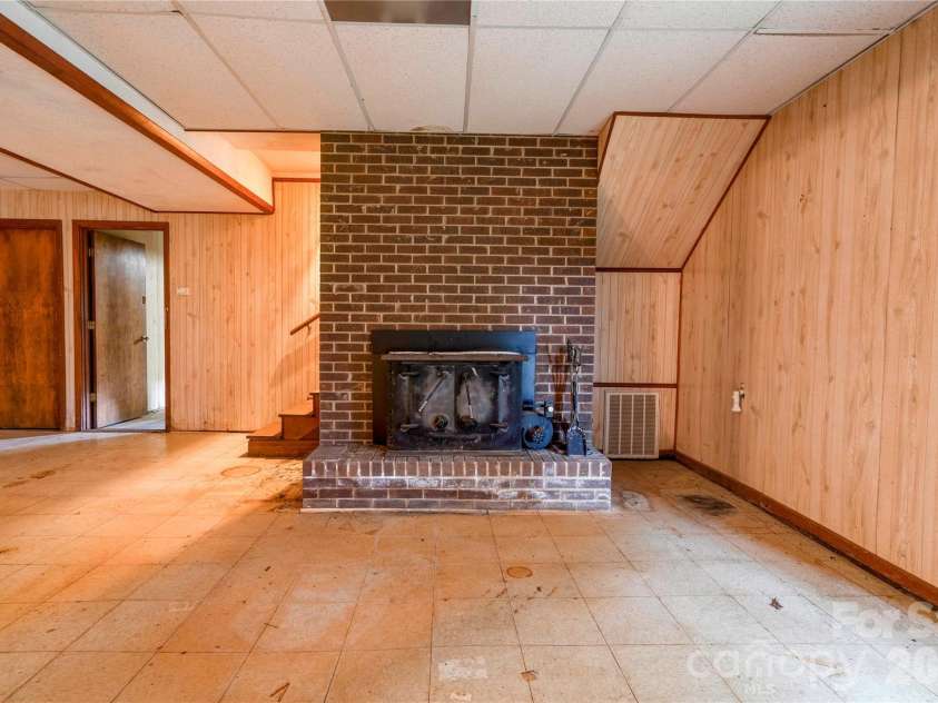 3016 Longwood Drive, Shelby, NC 28152.  MLS# CAR4389527, YatesRealty ID 27735.  Basement