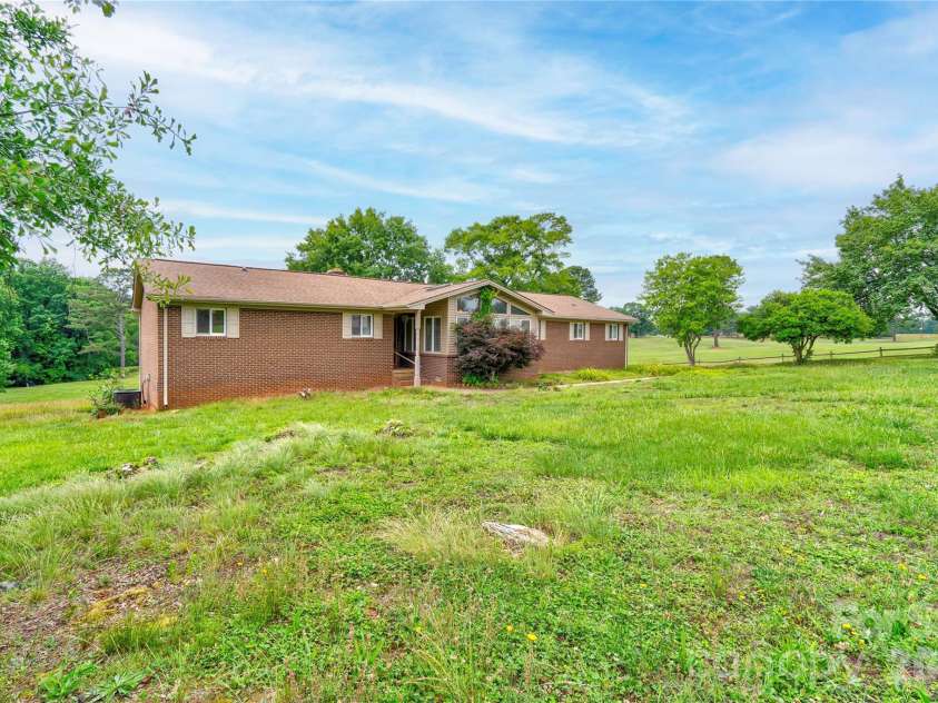3016 Longwood Drive, Shelby, NC 28152.  MLS# CAR4389527, YatesRealty ID 27735. Front
