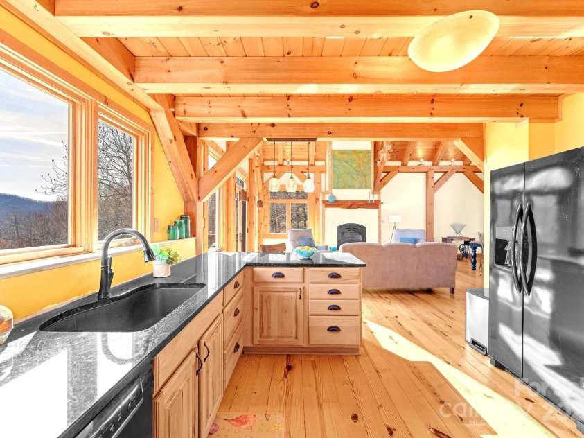 35 Great Aspen Way, Black Mountain, NC 28711.  MLS# CAR4243121, YatesRealty ID 27735. Custom Cabinetry