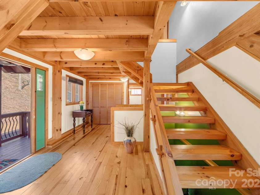 35 Great Aspen Way, Black Mountain, NC 28711.  MLS# CAR4243121, YatesRealty ID 27735. Foyer