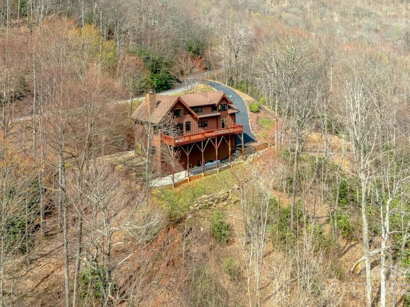 35 Great Aspen Way, Black Mountain, NC 28711.  MLS# CAR4243121, YatesRealty ID 27735. Nestled in Nature
