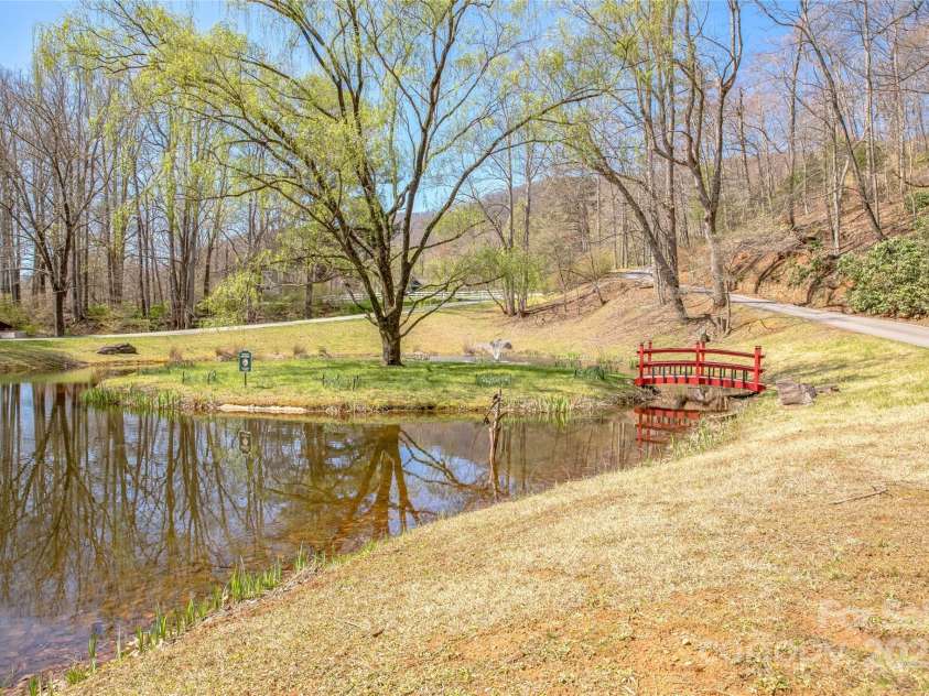 35 Great Aspen Way, Black Mountain, NC 28711.  MLS# CAR4243121, YatesRealty ID 27735. Relaxing Entrance