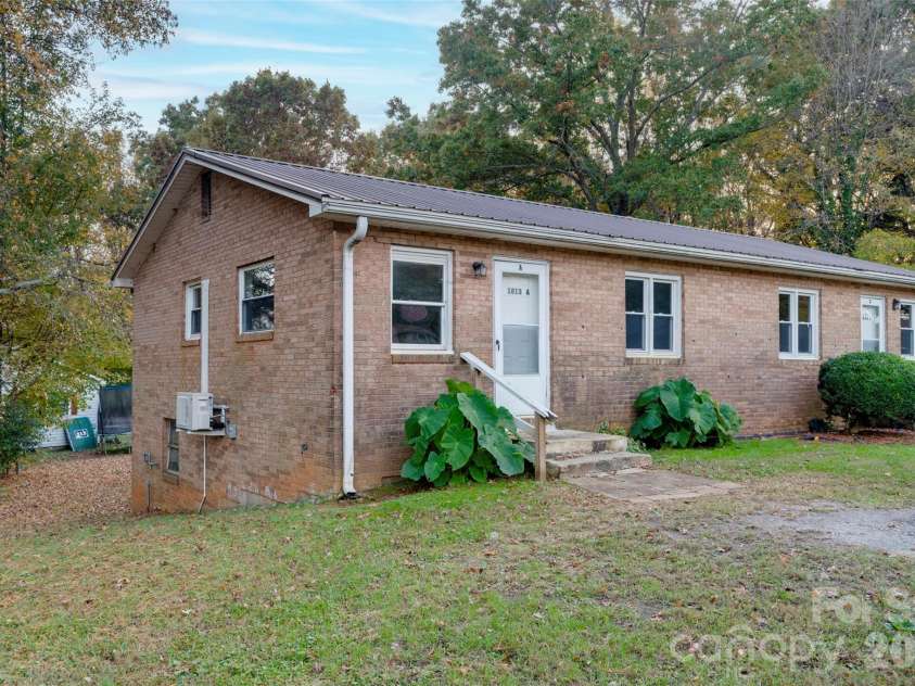 1813 Younger Avenue, Statesville, NC 28677.  MLS# CAR4384738, YatesRealty ID 27736. 