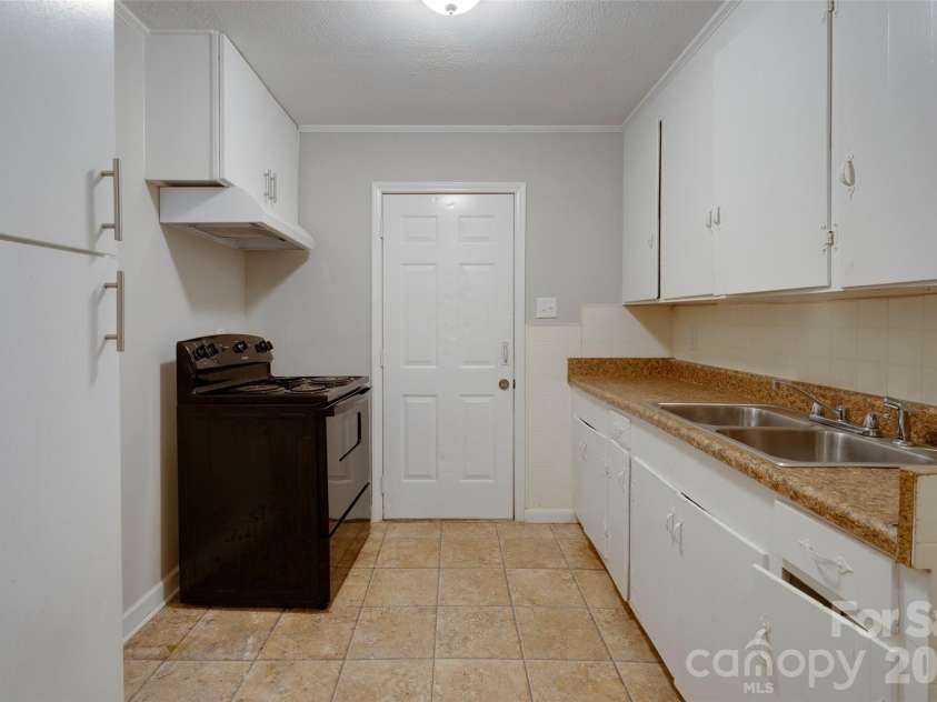 1813 Younger Avenue, Statesville, NC 28677.  MLS# CAR4384738, YatesRealty ID 27736. 
